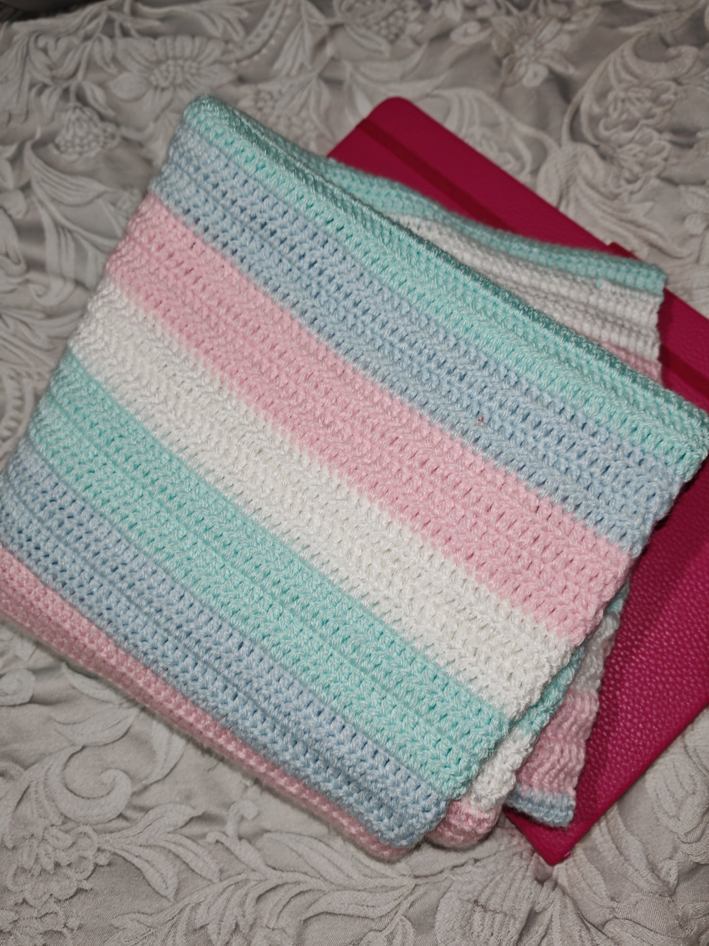 Crochet Baby Receiving Blanket - Soft and Cozy Texture for Comfort and Warmth